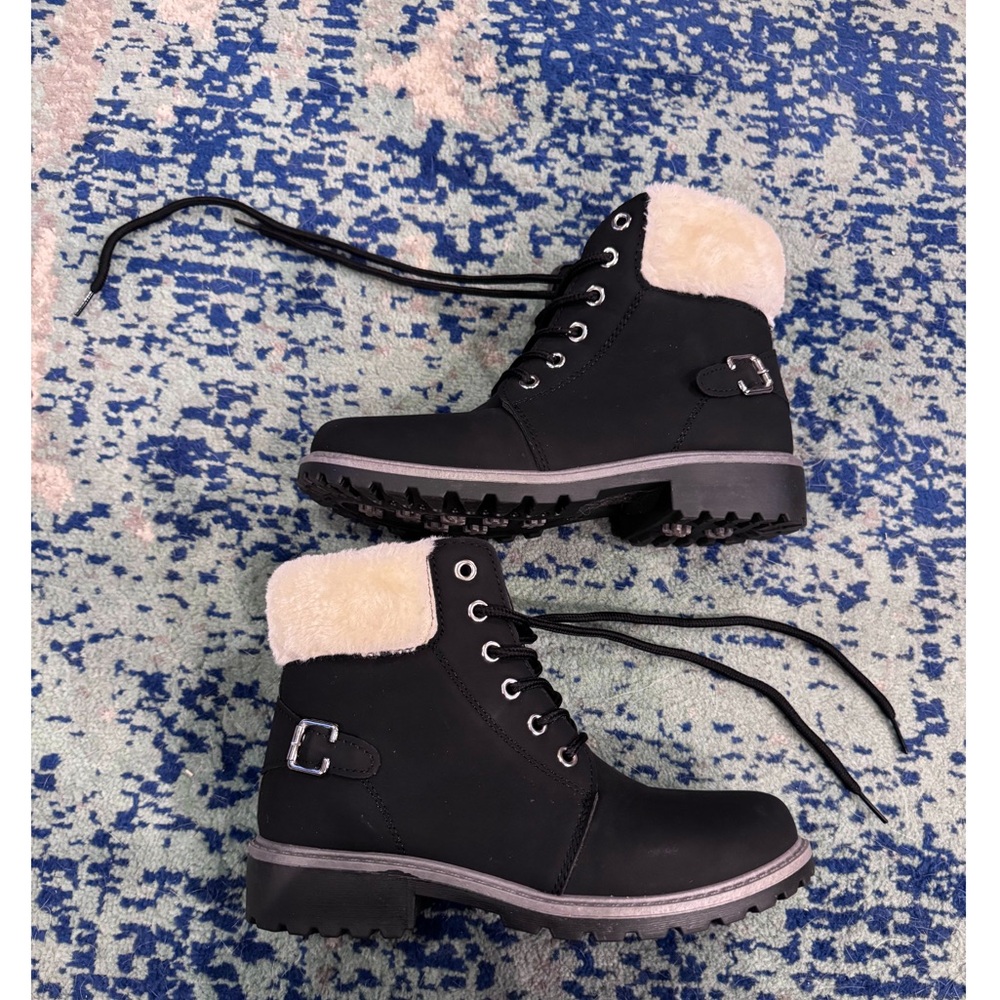 Black Lace-Up Boots with Cream Fur